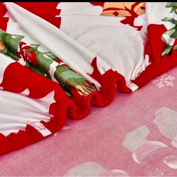 Christmas couch cover. New in bag. For a 2seater - Picture 2 of 5